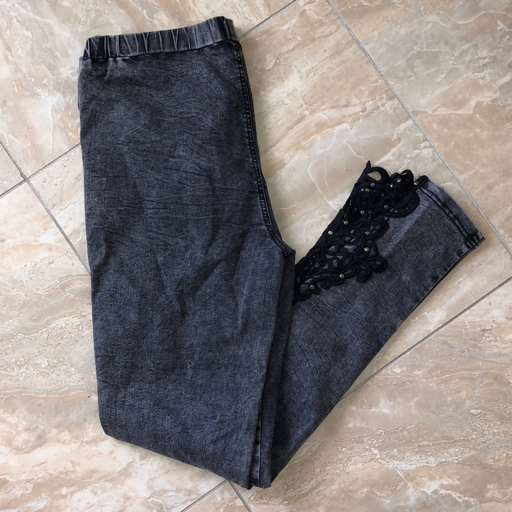 Cute grey jeggings with lacy ankle detail